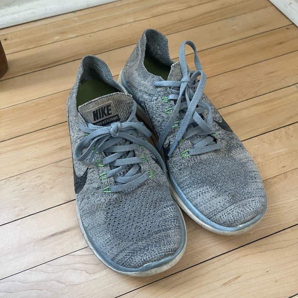 Nike Women's Blue Running Shoes - Picture 2 of 4